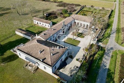 Nestling in 12.5 acres of glorious land with equestrian facilities, is this magnificent 3 bedroom, 18th century property, enjoying countryside views from its peaceful location near all amenities in Marmande. Built in 1752, with a living area of 300m2...