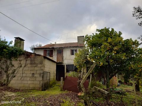 Haus zum Erholen nur wenige Minuten von Figueiró dos Vinhos entfernt, wo Sie alle wichtigen Dienstleistungen finden. Die Villa besteht aus einer Küche mit Kamin, drei Schlafzimmern, einem Wohnzimmer und einem Badezimmer. Der Keller ist groß, verfügt ...
