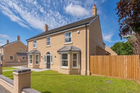 The properties have been finished to an exacting standard with quality fixtures and fittings throughout including underfloor heating and a double garage. The carefully considered layout is ideal for both families and couples and is flooded with natur...