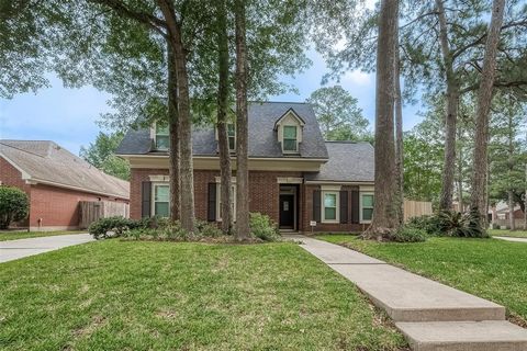 GORGEOUS 4BDRM 2/1 HOME WITH A POOL AND HOT TUB IN THE HEART OF KINGWOOD! YOU WILL NOT WANT TO MISS THIS ONE! LARGE OUTDOOR DECKING SPACE, NEW ROOF, FENCE AND POOL HEATER (2023), BRAND NEW CARPET UPSTAIRS BEDROOMS, LOTS OF STORAGE ROOM IN WALK IN ATT...