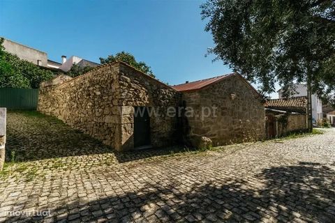 Set of stone houses located in the parish of Inguias, in Belmonte. The property covers about 300m² of outdoor space and comprises 5 stone buildings, which although in need of works, add up to approximately 296m² of gross construction area and a water...