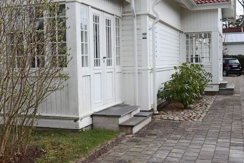 A very pleasant holiday home at a convenient distance to Tylösand's beautiful, white sandy beaches. You live in part of a larger house with your own entrance and your own patio. Enjoy both breakfast and dinner in the lovely punch veranda. A quality a...