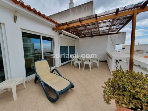 Building with excellent location in Albufeira. This building consists of three apartments, a T3 (three bedrooms), a T2 (two bedrooms) and a T1 +1 (one bedroom + one). The apartment T3 (three bedrooms), stands out for its terrace with magnificent view...