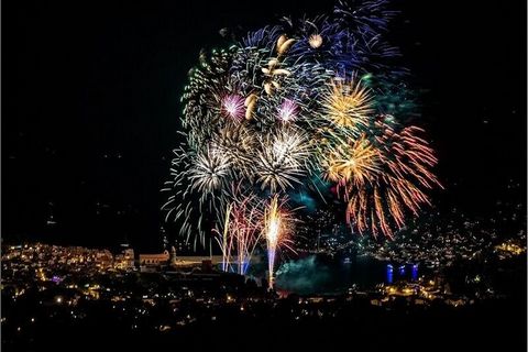 4DEM02 - Collioure - appartement ingericht voor 2 personen - Uitzicht op zee, 20 meter van de winkels en 600 meter van het stadscentrum, gelegen op de 2e verdieping in een dorpshuis met balkon. Het bestaat uit een woonkamer met bank en tv, een slaapk...