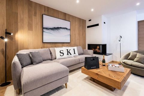 Arcelin building in the heart of the Glacier area, a recent residence made up of high-end chalets and apartments at the entrance to Moriond. An ideal compromise, halfway between shops, restaurants, slopes and the French Ski School. The residence is l...