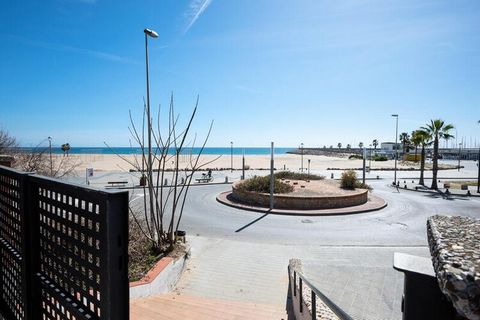 AT066 Boabi: Apartment in the Boabi building on the seafront and overlooking La Paella beach. Completely renovated, the accommodation has 3 bedrooms, two of which have a double bed and the third with a single bed, a bathroom with shower, a very well ...