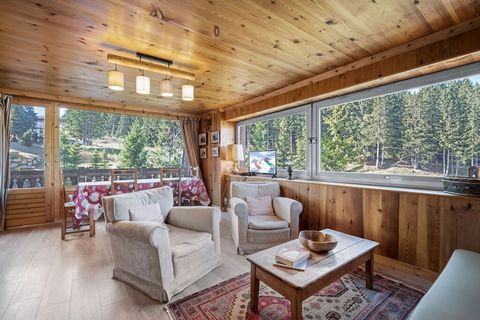 Goodliving presenteert dit 56,5m2 familieappartement Ski in, Ski out op Bellecote. Appartement op de derde verdieping van een goed onderhouden en veilig condominium in een chalet-achtig gebouw uit de jaren 1960. Het bestaat uit een grote woonkamer, 2...