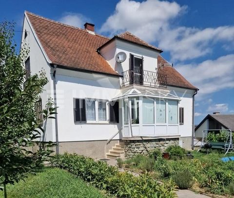 Dieses aus den 1950er Jahren stammende Haus besticht durch seine ruhige Aussichtslage. Das Haus verfügt über ca. 157m², welche sich über 2 Etagen erstrecken. Das Erdgeschoss teilt sich wie folgt auf: + Küche + Speis + Vorraum + Abstellraum + Badezimm...