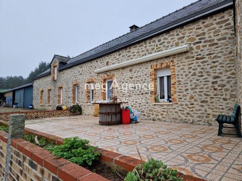 Located in the charming commune of Deux-Évailles (53150), this property offers a peaceful setting in the countryside, ideal for nature lovers. The proximity of a forest and a pond gives this place a calm and revitalizing atmosphere, perfect for relax...