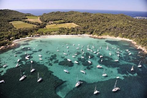 Résidence La Salamandre: lokalizacja apartamentu T3 dla 4 osób na porcie à quelques pas de la plage. Sur le port à quelques pas des des commerces, de l'embarcadère et des plages. Idéalement situé pour des vacances en bord de mer et pour profiter d'un...