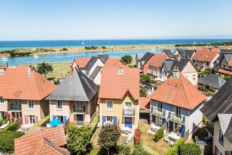 Rezydencja Port Guillaume cieszy się uprzywilejowaną lokalizacją w centrum mariny Dives sur Mer. Dostęp do plaży Cabourg znajdującej się 300 m od rezydencji prowadzi przez kładkę, a ścieżka dla pieszych nad morzem umożliwia dostęp do plaży Houlgate o...