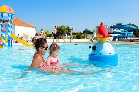 La Résidence Port Bourgenay - maeva Home est située à Talmont-Saint-Hilaire, en Vendée, à seulement 9 km des Sables-d'Olonne. C'est un véritable domaine de 90 hectares entouré d'une pinède et donnant directement sur un lac. La résidence piétonne est ...