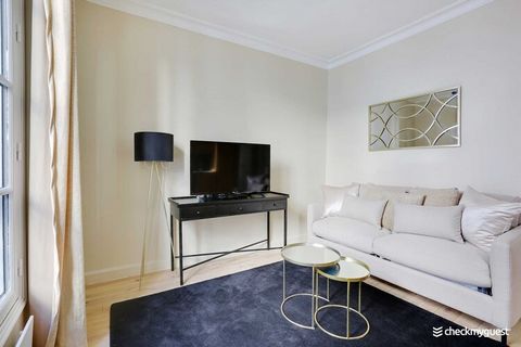 Checkmyguest biedt dit elegante appartement van 47 m² aan, gelegen in het 7ᵉ arrondissement van Parijs, op slechts een steenworp afstand van het Musée d'Orsay. Perfect voor maximaal 6 personen, het biedt een warme en goed ingerichte ruimte, ideaal vo...