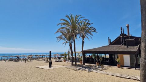 Estepona - Emplacement de la plage AAA à Playa La Rada Découvrez cet appartement de 2 chambres magnifiquement rénové de 2 chambres à 2 salles de bain situé à quelques pas des sables dorés de Playa la Rada et du centre vibrant d'Estepona.Vue sur la me...