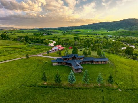 Die Paniolo Ranch ist die Verkörperung des Western-Ideals: weite Flächen, majestätische Ausblicke, Abenteuer auf dem Pferderücken und das Auswerfen von Fliegen auf Trophäenforellen. Genießen Sie die Privatsphäre, Einsamkeit und Bequemlichkeit von 35 ...