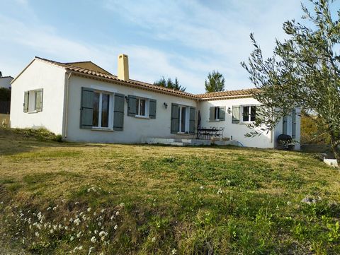 Wunderschöne einstöckige Villa von 127m²,, Baujahr 2019 mit atemberaubendem Blick auf den Mont Ventoux! Mit 4 Schlafzimmern, großem Wohn-/Esszimmer mit französischen Türen zum Garten, separater Küche, Duschbad, separater Toilette, auf einem angrenzen...