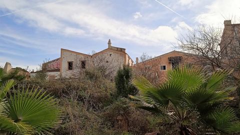 MENORCA IST EIN NAHE PARADIES~Eingebettet im Herzen von Menorca, einem der Juwelen des westlichen Mittelmeers, steht ein außergewöhnliches Gebäude, das die Zeit überdauert. Diese 1905 erbaute Feuermühle ist ein lebendiges Zeugnis der Geschichte und I...