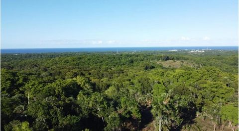 Discover a unique and exceptional opportunity to offer 110,000 square meters (or 175 tasks, 26.19 acres) of prime land in the heart of El Chocó. This spacious property offers unlimited potential for residential, mixed-use or eco-friendly developments...