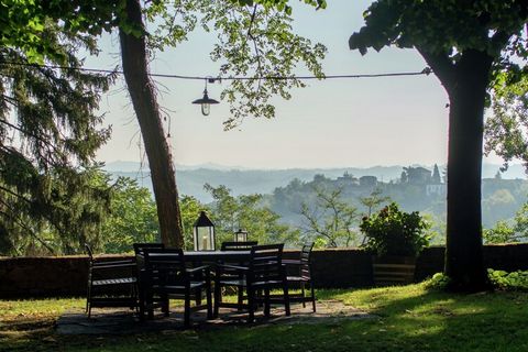 Pensjonat Gentile położony jest w średniowiecznym Borgo Tagliolo w znanym regionie winiarskim Monferrato. Jest częścią Castello Pinelli Gentile, która jest w rodzinie od 500 lat i jest prowadzona z dużą pasją. Pensjonat oferuje rodzinom i parom obiec...