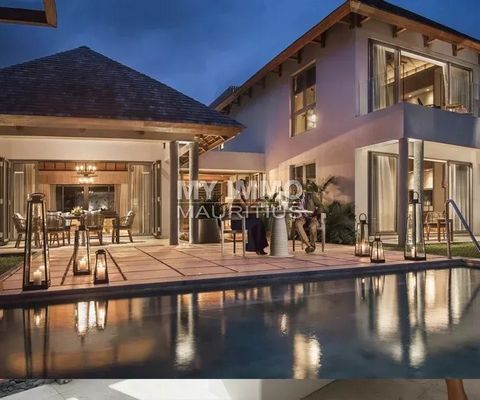 Come and visit this exceptional villa located in a 5-star resort on a beautiful sandy beach, nestled in a wild and preserved natural environment. Luxury and comfort await you with an entrance hall, a living room opening onto a covered terrace and a s...