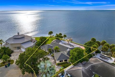 RARELY AVAILABLE OPEN BAY waterfront lot in one of South Tampa's most desired neighborhoods in Sunset Park. Build your dream home on approximately .38 Acres and 164 feet of seawall on this unobstructed bayfront location with direct access to the open...