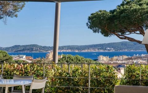 For sale, Sainte-Maxime, modern villa with beautiful sea view over Saint-Tropez, close to the centre and beach, in the Semaphore area. Immaculate interiors, large living room opening onto a large terrace, fitted kitchen, 5 en suite bedrooms, 2 garage...