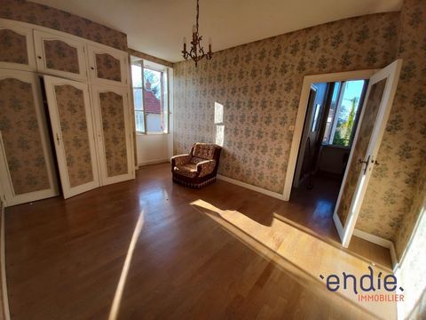 QUIET AREA - HOUSE TO RENOVATE For sale: close to schools, in REUGNY (03190), we offer you this 4-room house of 85 m² to renovate. It includes on the ground floor a kitchen, a living room, a dining room, and a shower room. Upstairs you will find 2 be...