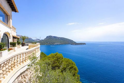 This south sun-orientated mansion is situated in one of the most beautiful and prestigious locations of Majorca, it surprises you with majestic sea views, and even on clear days, you can see the coast of the neighboring island of Menorca. Total priva...