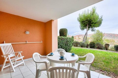 Situato sulla splendida Costa Azzurra, questo appartamento offre un rifugio ideale per famiglie e gruppi, con i suoi dintorni tranquilli e il fascino mediterraneo. Situata all'interno del villaggio di Cap Esterel, questa sistemazione dispone di un ac...