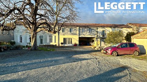 A34191JHI17 - Spacious Family Home in Migron – 11 Rooms, 275 m² Located in the charming village of Migron, Charentaise house offering 275 m² of living space on a fully enclosed 824 m² plot. Perfect for families, this property combines traditional cha...