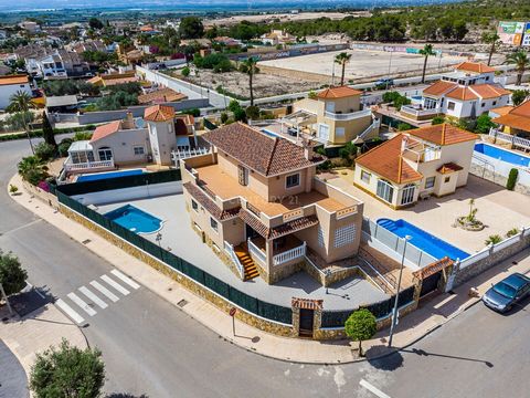 What if today you make one of your dreams come true? Become the owner of a stunning house located in the heart of the province of Alicante, in the Urbanización La Marina. Upon arrival, you'll be enchanted by the expansive outdoor space featuring a pr...