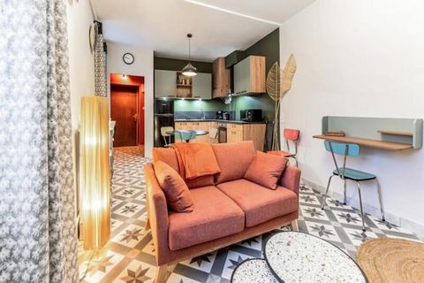 Dit gezellige appartement van 38 m², ideaal voor twee gasten, bevindt zich op de eerste verdieping van een historisch gebouw in het centrum van Annecy. Het beschikt over een comfortabele slaapkamer met een tweepersoonsbed, een moderne badkamer met do...