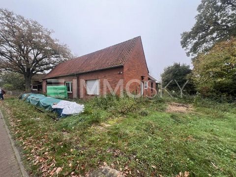 Sanierungsbedürftiges Haus auf großzügigem Grundstück in Hoyerhagen Zum Verkauf steht ein traumhaftes Grundstück mit einer Fläche von 3.709 qm in der familienfreundlichen Dorflage von Hoyerhagen, Niedersachsen. Dieses einmalige Objekt bietet nicht nu...