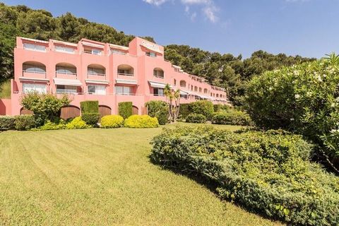 Résidence Les Jardins de la Côte d'Azur is located in Saint Mandrier, facing the sea and close to the marina. Ideally located close to the beach and shops, your vacation will take place in the best conditions. You can enjoy the activities of the Resi...