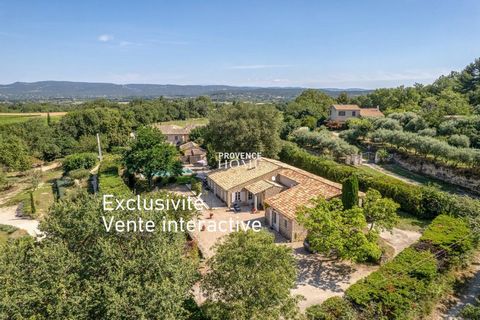 Provence Home, the real estate agency of Luberon, is offering for interactive sale in Oppède a stone house with a spacious living area, an independent mazet, a 2177sqm garden featuring an 11x5 pool. Situated in a quiet but not isolated location, clos...