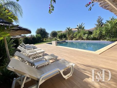 In a setting of lush greenery, this magnificent property of 1.9 HA features two villas with outbuildings and a large swimming pool. The main house of 230 m2 includes: a large entrance with closets, a light-filled living room with large bay windows op...