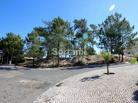 Soltroia - Plot with a total area of 1553 m2 with an approved project for 2 villas, just 300m from the water and with a construction area of 545m2, each property designed with a total construction area of 440m2, excluding the basement. If you wish, y...