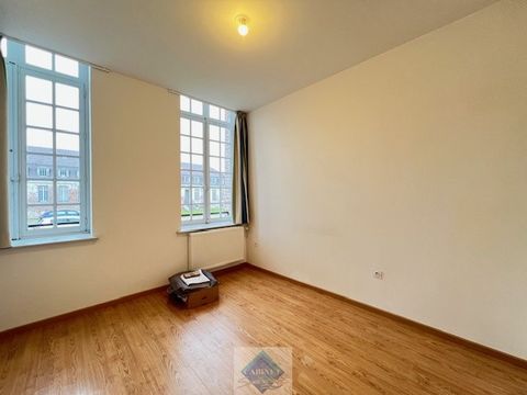 APPARTEMENT traversant T3 de 66m2 sans travaux. Situé au rez de chaussée de l'hôtel des rames il dispose d'une place de parking dans une enceinte close. 2 chambres de plus de 10m2, séjour de 21m2. Chauffage gaz. T.Foncière: 1.514 euros, charges copro...