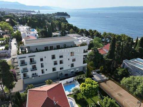 Location: Splitsko-dalmatinska županija, Split, Grad. Im Zentrum der Stadt Split steht ein neues Gebäude zum Verkauf. Dieses Wohngebäude besteht aus insgesamt 16 Wohnungen, die sich auf vier oberirdische Etagen und zwei unterirdische Etagen verteilen...