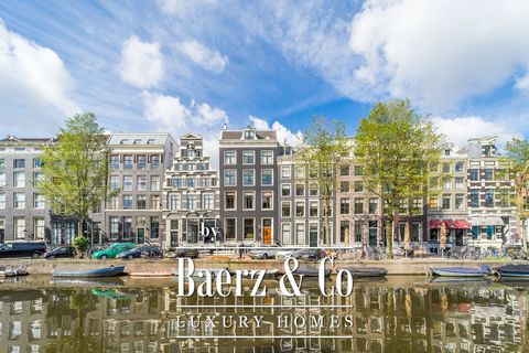 Herengracht 96 A, 1015 BS Amsterdam Een schitterend appartement over twee woonlagen met een oppervlakte van 284 m2 met een heerlijke achtertuin van circa 220 m2 op het Westen. Dit sfeervolle Rijksmonument ligt op eigen grond op een van de oudste en m...