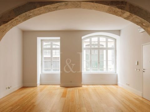 One bedroom apartment of 70 sqm, with suite, belonging to the development Vítor Córdon 38;, a 19th century building that is located in the historic center of the city, in the heart of Chiado and near the river Tagus, in one of the most elegant and co...