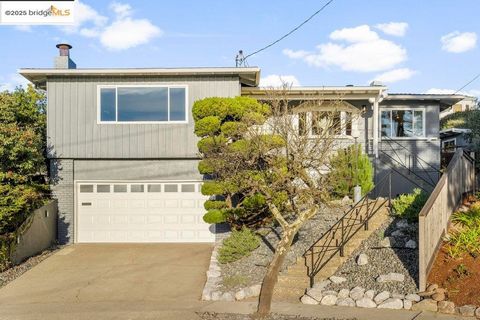 Backdropped by Golden Gate Bridge and views of the bay, this artfully renovated home merges classic Mid-Century lines with refinished hardwoods to deliver the ultimate livable luxury. Guests are greeted by a formal living room with cozy fireplace and...