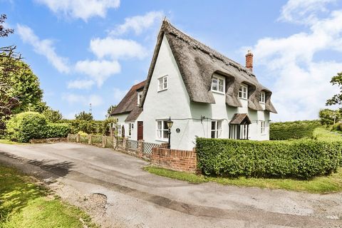 CHAIN FREE A beautifully finished detached Grade II Listed Cottage offers a great deal of charm and character. The property is part-thatched and provides generous living accommodation, including 4 spacious reception rooms, a bright integrated kitchen...