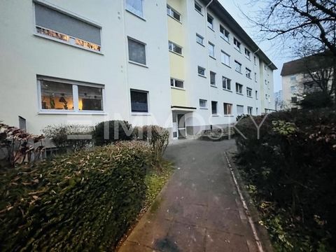 This attractive 3-room apartment is located on the 1st floor of an apartment building built in 1972 and offers an ideal home for singles, couples or small families on approx. 78 m² of living space. The spacious living room has a separate dining area,...