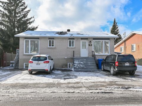 Large multi-family property offering an excellent opportunity for owner-occupants or investors. It consists of three units generating an annual income of $29,172. On the first floor is a spacious 5.5 unit with three bedrooms. The basement features tw...