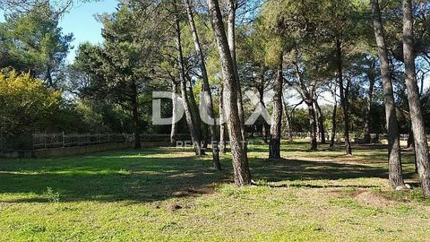 Location: Istarska županija, Rovinj, Rovinj. ROVINJ - building land 3270m2 for a hotel / boutique hotel / motel / apartments / villas - houses for rent with a swimming pool In the city of Rovinj, which is a perennial champion of Croatian tourism, wit...