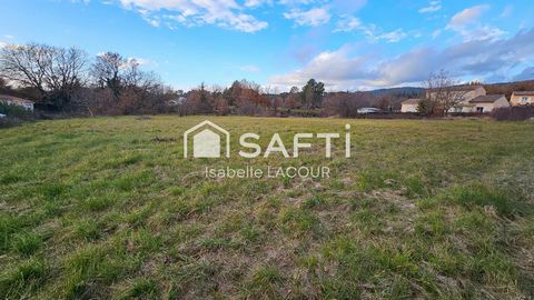 Situé dans la charmante commune de Villecroze (83690), ce terrain de 3770 m² offre un cadre de vie paisible et authentique, propice à la tranquillité. Villecroze, réputée pour son patrimoine historique, notamment ses grottes troglodytiques et son mag...