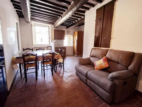 We are pleased to present this 3-room apartment in the charming Borgo Celle sul Rigo, located directly on the picturesque “piazzetta del pozzo” square. From the cozy and lovingly designed living area of the apartment, you have an exquisite view direc...