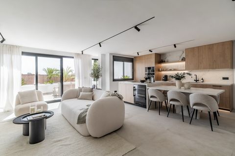 Located in Nueva Andalucía. Welcome to this stunning contemporary apartment, thoughtfully designed with sleek lines and high-quality materials that exude sophistication and comfort. Upon entry, you are welcomed by a bright and expansive living area, ...