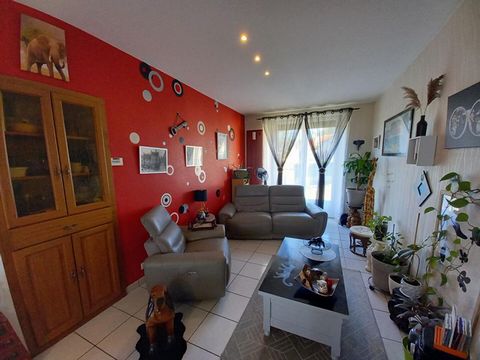 En exclusivité maison sur sous sol, de 225 m2 au sol (dont 140 m2 habitable) située à Noidans les Vesoul sur 17 ares de terrain au prix de 229 900 Euros Au 1er étage se trouve : une entrée, toilette séparé, 2 chambres dont une avec salle de bain, une...